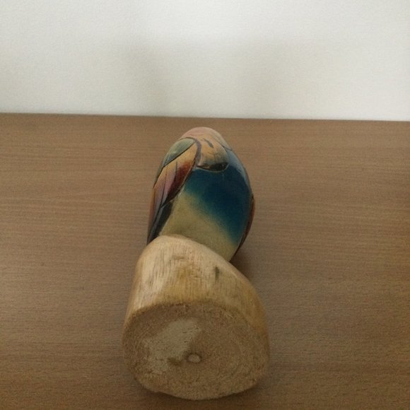 Two hand painted parrot figurines 8" & 4" tall wood and ceramic standing parrots - Picture 6 of 11